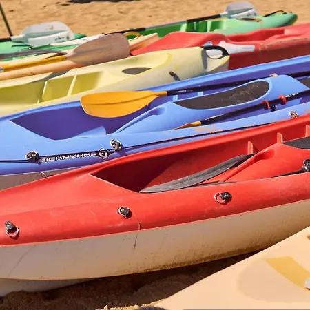 Charming Seaside Escape With Bright Interiors Apartamento *