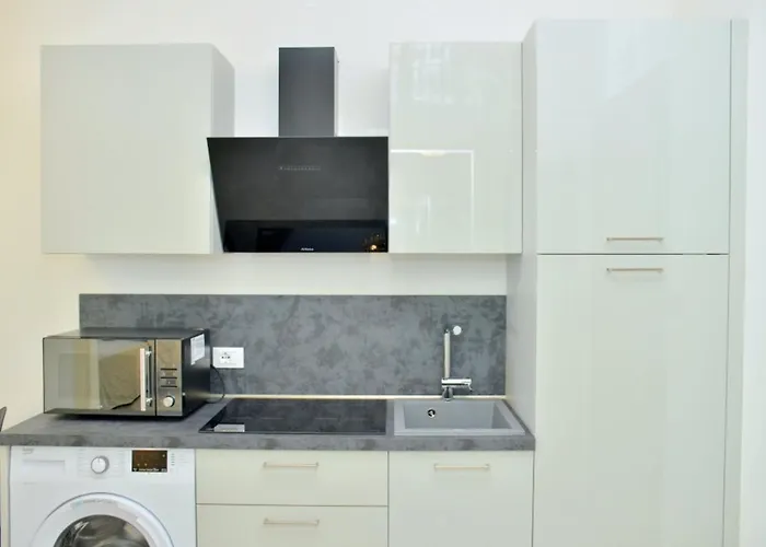 Apartament Charming Seaside Escape With Bright Interiors *