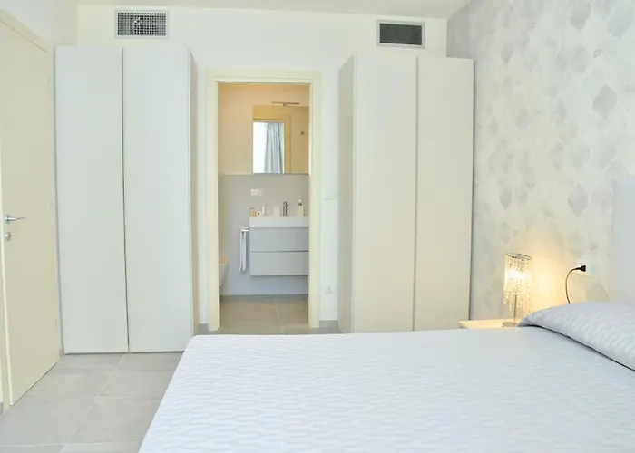 Apartament Charming Seaside Escape With Bright Interiors *