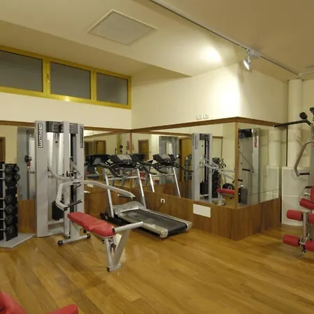 Charming Seaside Escape With Bright Interiors 아파트 *