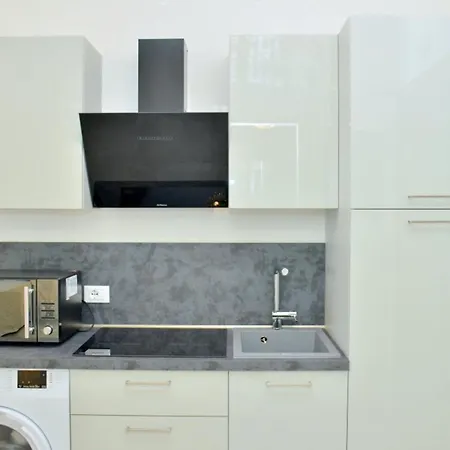 아파트 Charming Seaside Escape With Bright Interiors *