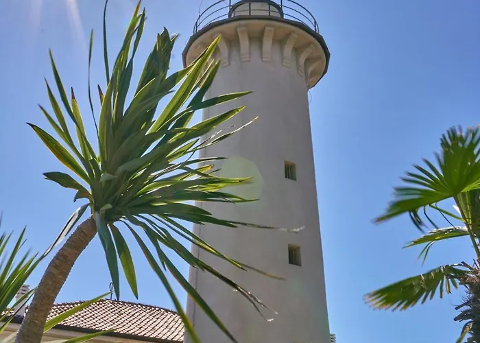 Charming Seaside Escape With Bright Interiors Apartment